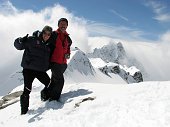 Salita su neve fresca in Cima Val di Loga (3003 m.) al confine tra Italia e Svizzera il 25 aprile 09 - FOTOGALLERY